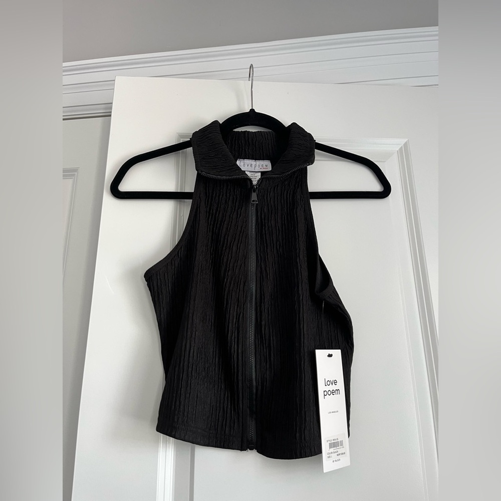 Love Poem Women’s Black Detailed & Textured Looking Sleeveless Top Mini Cropped